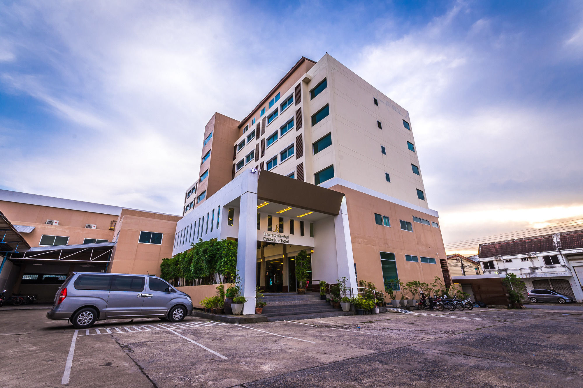 Sinkiat Buri Hotel Сатун Екстериор снимка